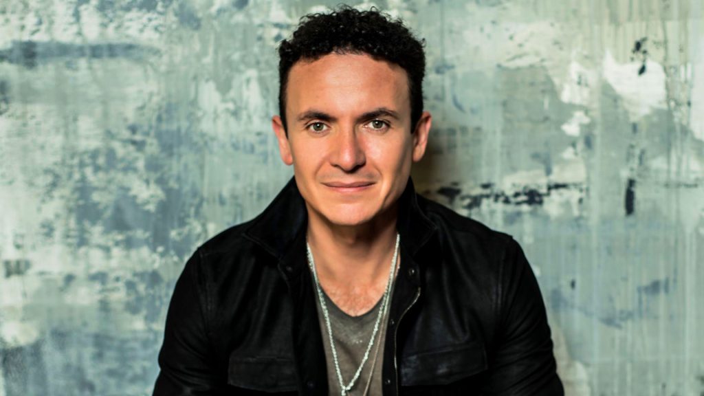 Fonseca trae alegría con “Celebrar”, su nuevo tema pa’ encender diciembre