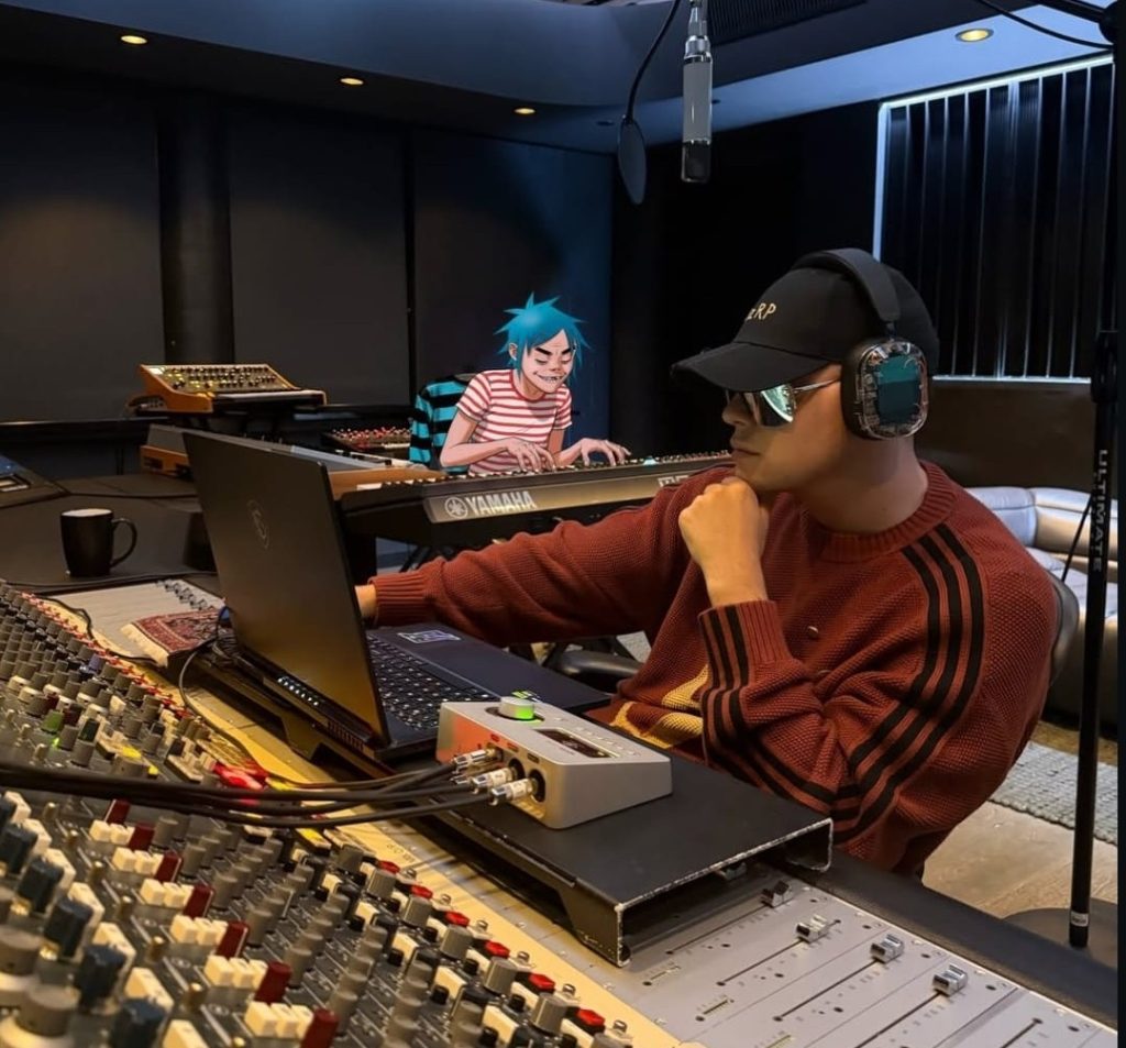 Bizarrap se une a Gorillaz en “Orange County” y redefine el sonido global